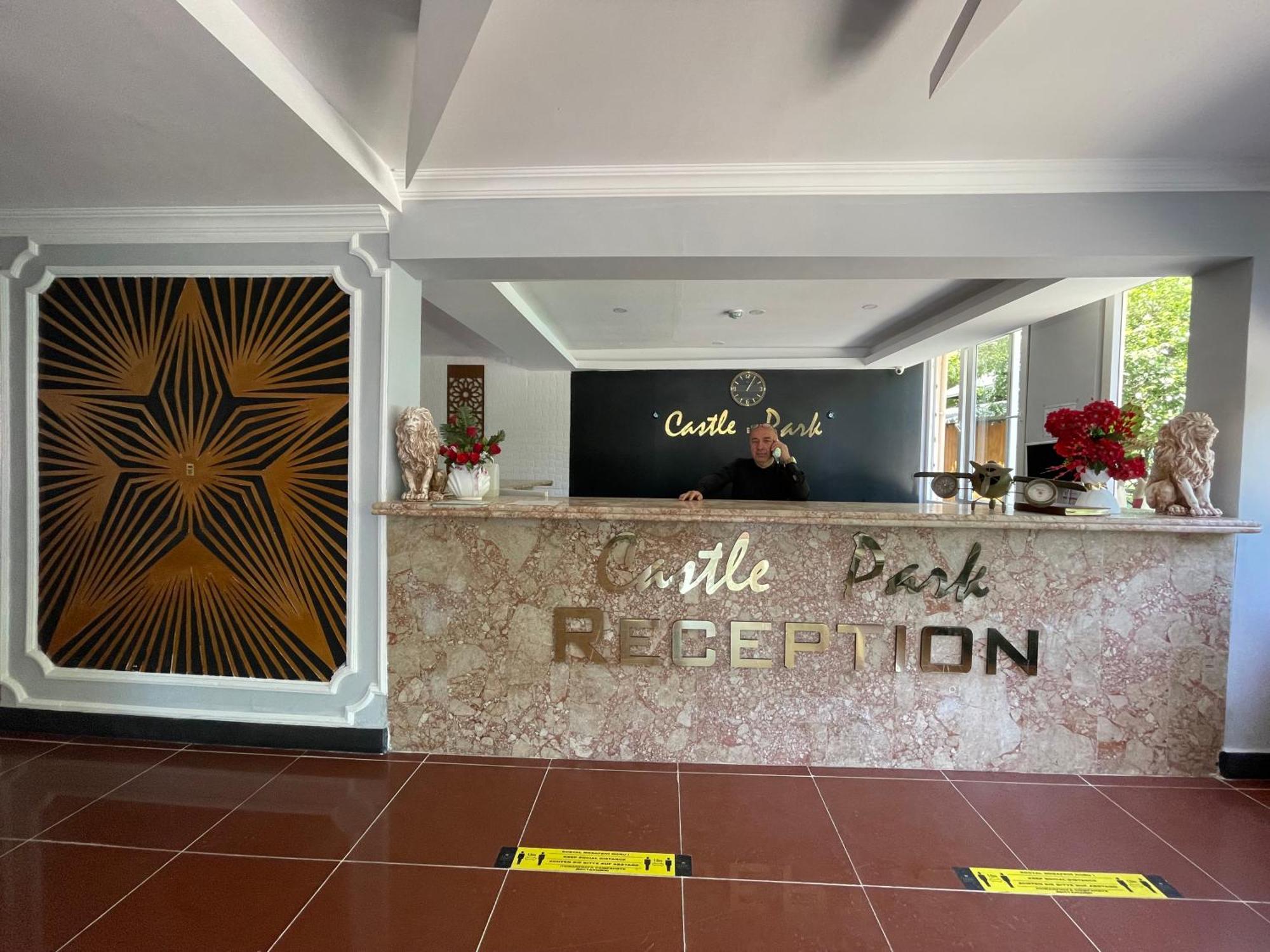 Castle Park Hotel 벨디비 외부 사진