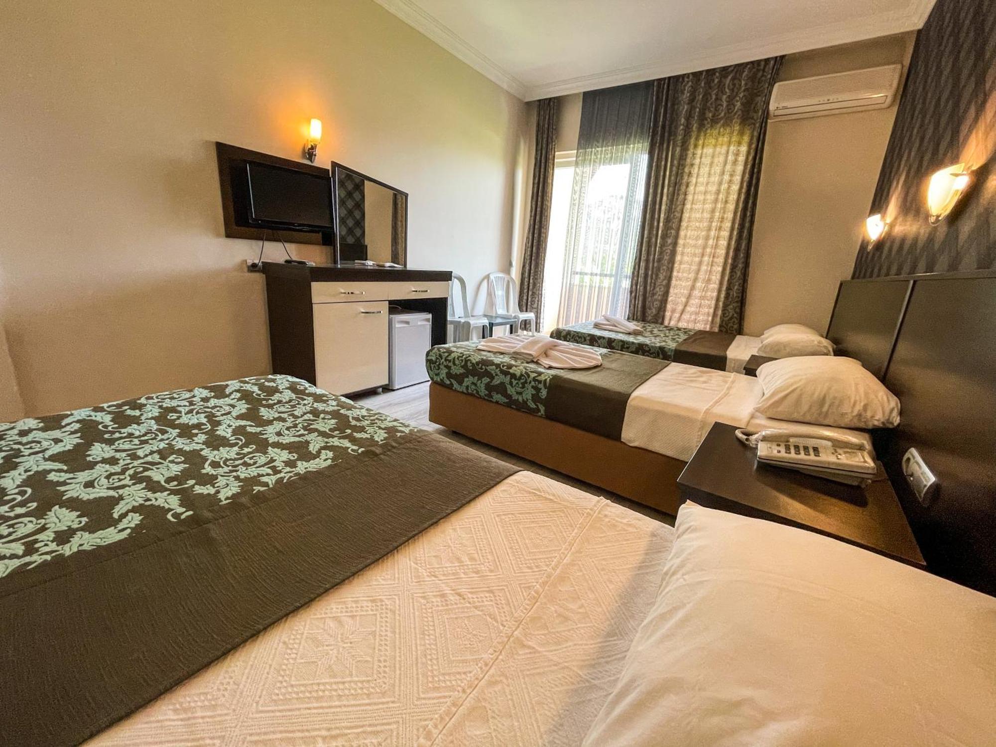 Castle Park Hotel 벨디비 외부 사진